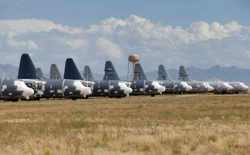 Hilera de Lockheed MC-130H Hercules.